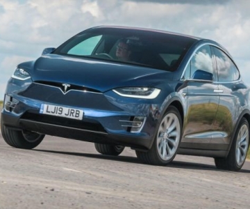  «اثر تسلا» مدل های لوکس مرسدس بنز و ب ام و را با افت قیمت بیشتری روبرو می کند